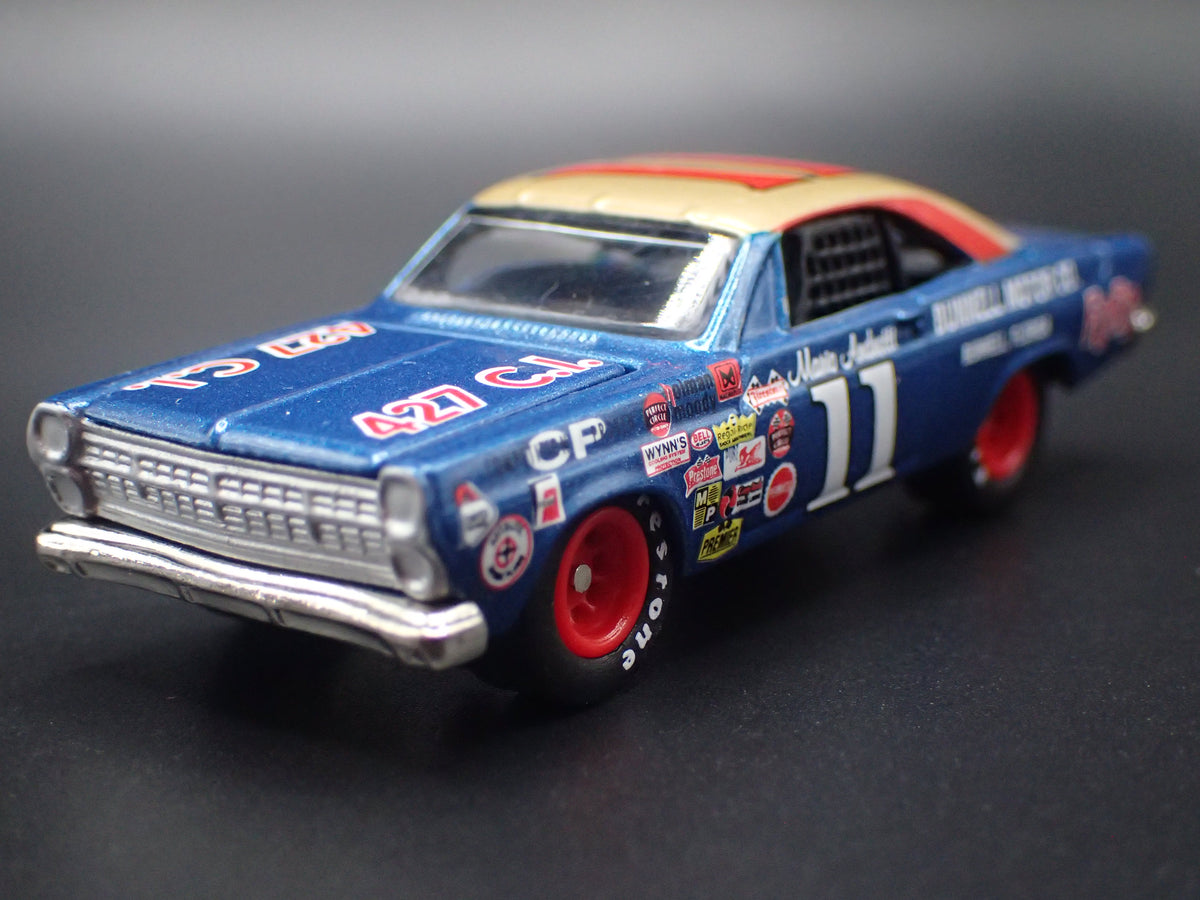 1967 67 FORD FAIRLANE #11 MARIO ANDRETTI BUNNELL NASCAR 1/64 SCALE DIECAST MODEL CAR