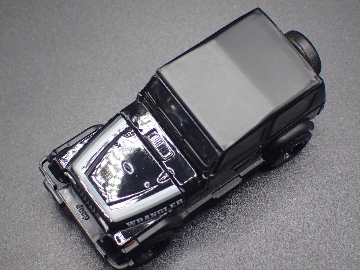 1986 - 1995 JEEP WRANGLER YJ 2 TWO DOOR BLACK 1/64 SCALE DIORAMA DIECAST MODEL CAR