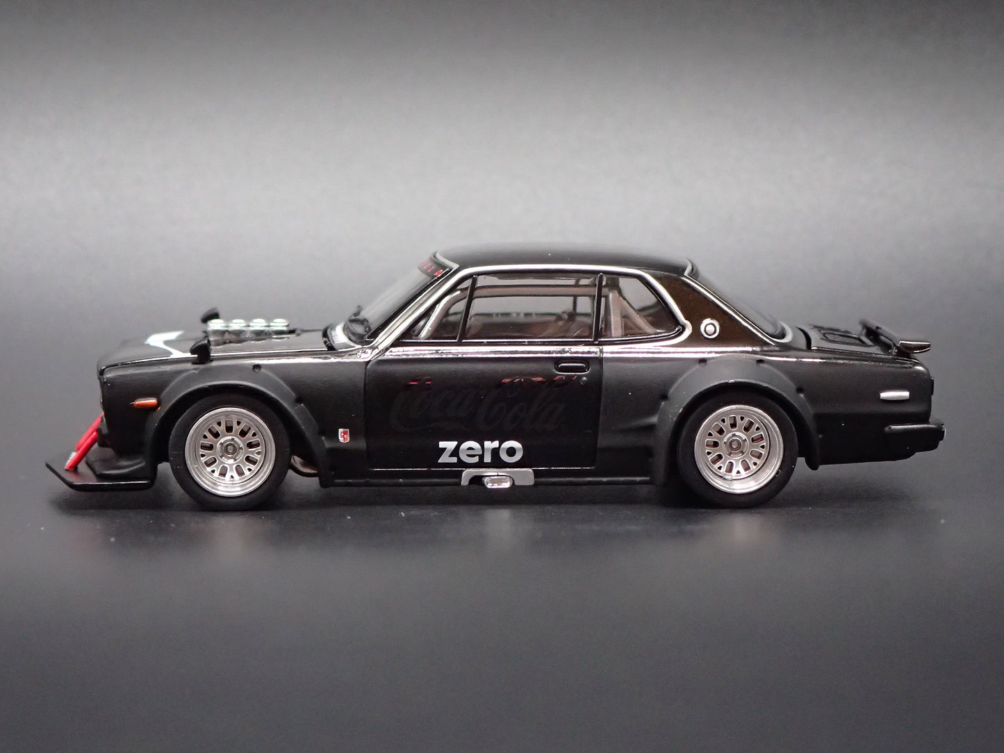 NISSAN SKYLINE GTR DRIF HAKOSUKA COCA COLA BLACK 1:64 SCALE DIECAST MODEL CAR