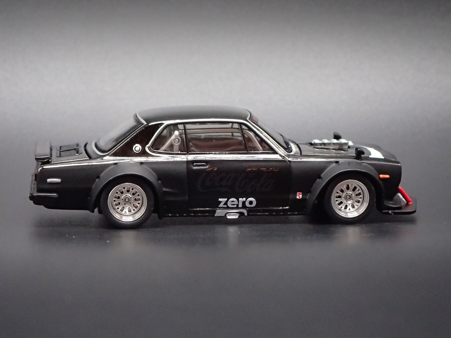 NISSAN SKYLINE GTR DRIF HAKOSUKA COCA COLA BLACK 1:64 SCALE DIECAST MODEL CAR