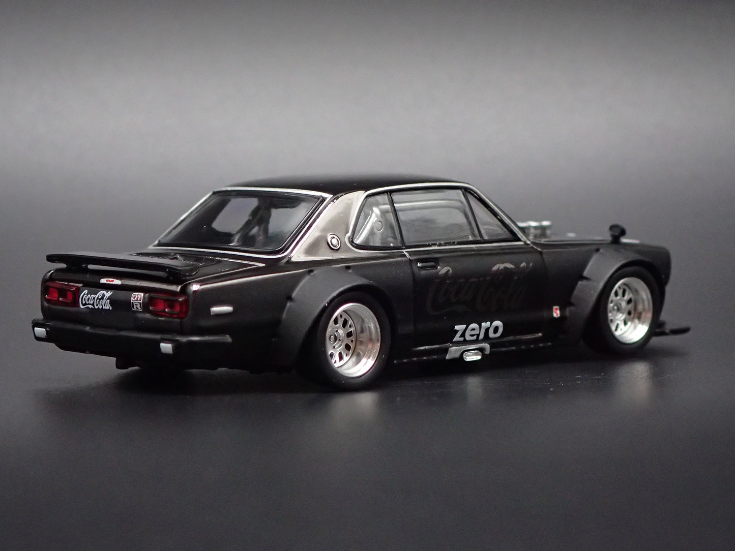 NISSAN SKYLINE GTR DRIF HAKOSUKA COCA COLA BLACK 1:64 SCALE DIECAST MODEL CAR