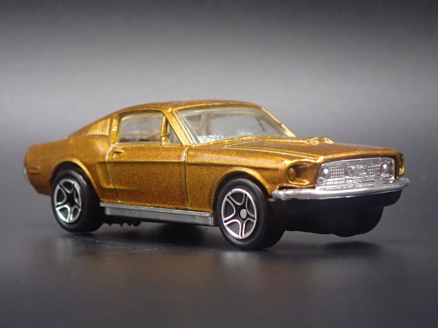 1968 68 FORD MUSTANG COBRA JET 428 GOLD 1:64 SCALE DIORAMA DIECAST MODEL CAR
