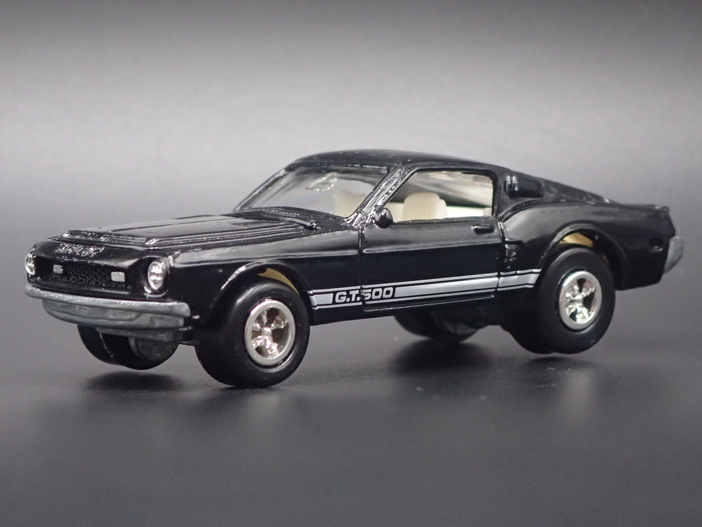 1968 68 FORD MUSTANG SHELBY GT500 BLACK 1:64 SCALE DIORAMA DIECAST MODEL CAR