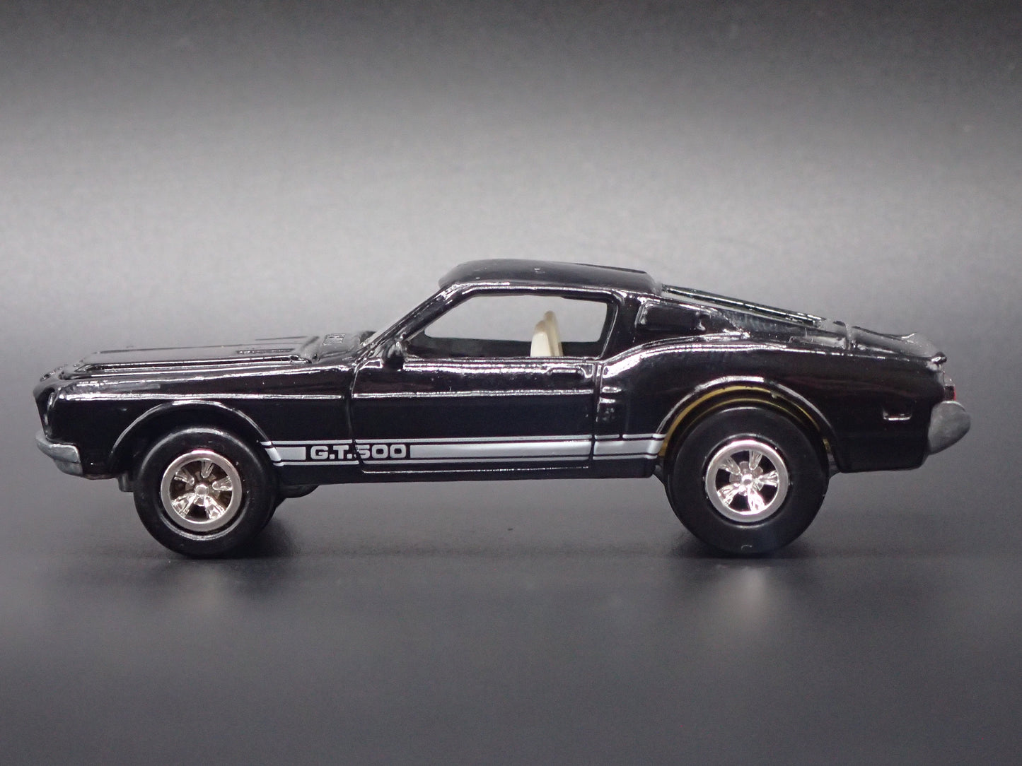 1968 68 FORD MUSTANG SHELBY GT500 BLACK 1:64 SCALE DIORAMA DIECAST MODEL CAR