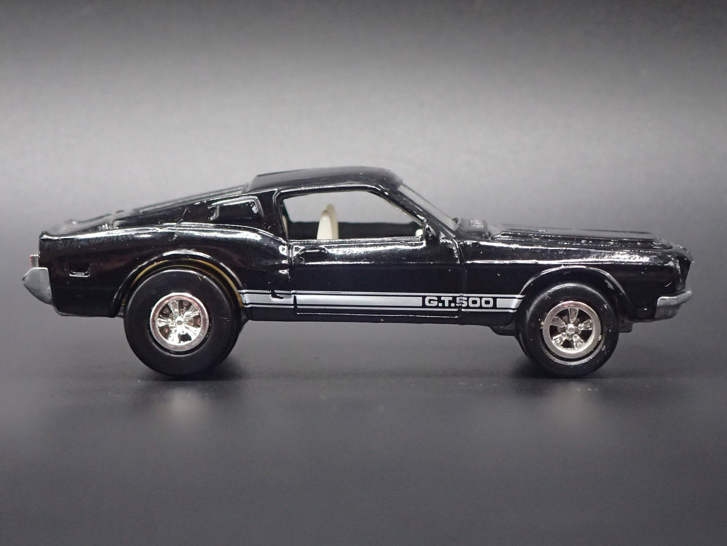 1968 68 FORD MUSTANG SHELBY GT500 BLACK 1:64 SCALE DIORAMA DIECAST MODEL CAR