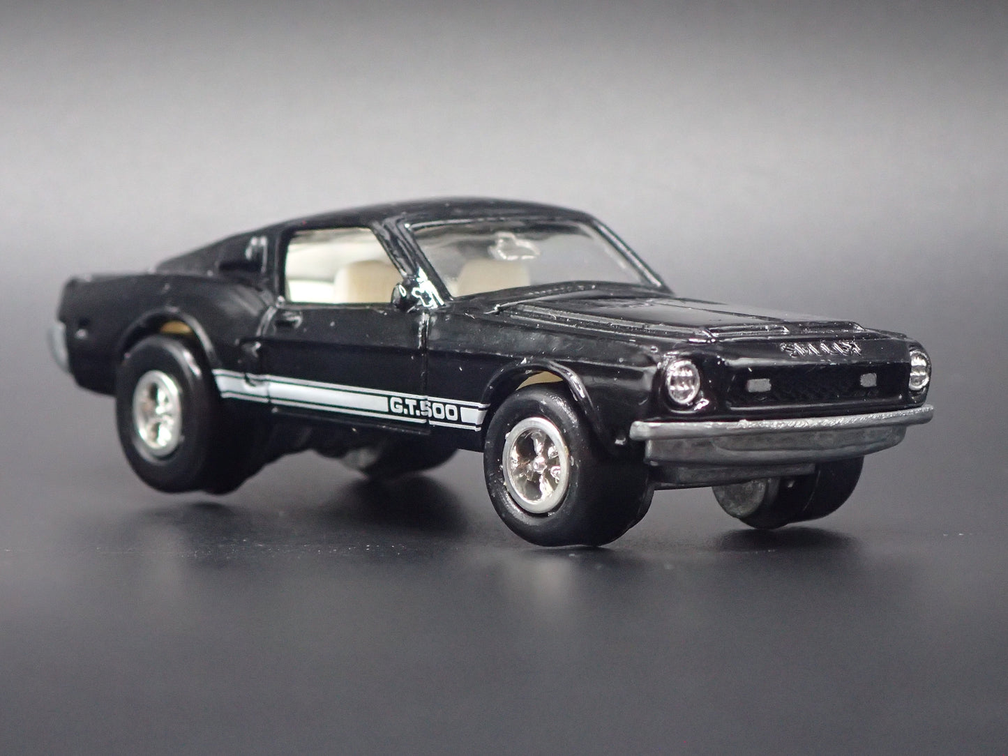 1968 68 FORD MUSTANG SHELBY GT500 BLACK 1:64 SCALE DIORAMA DIECAST MODEL CAR