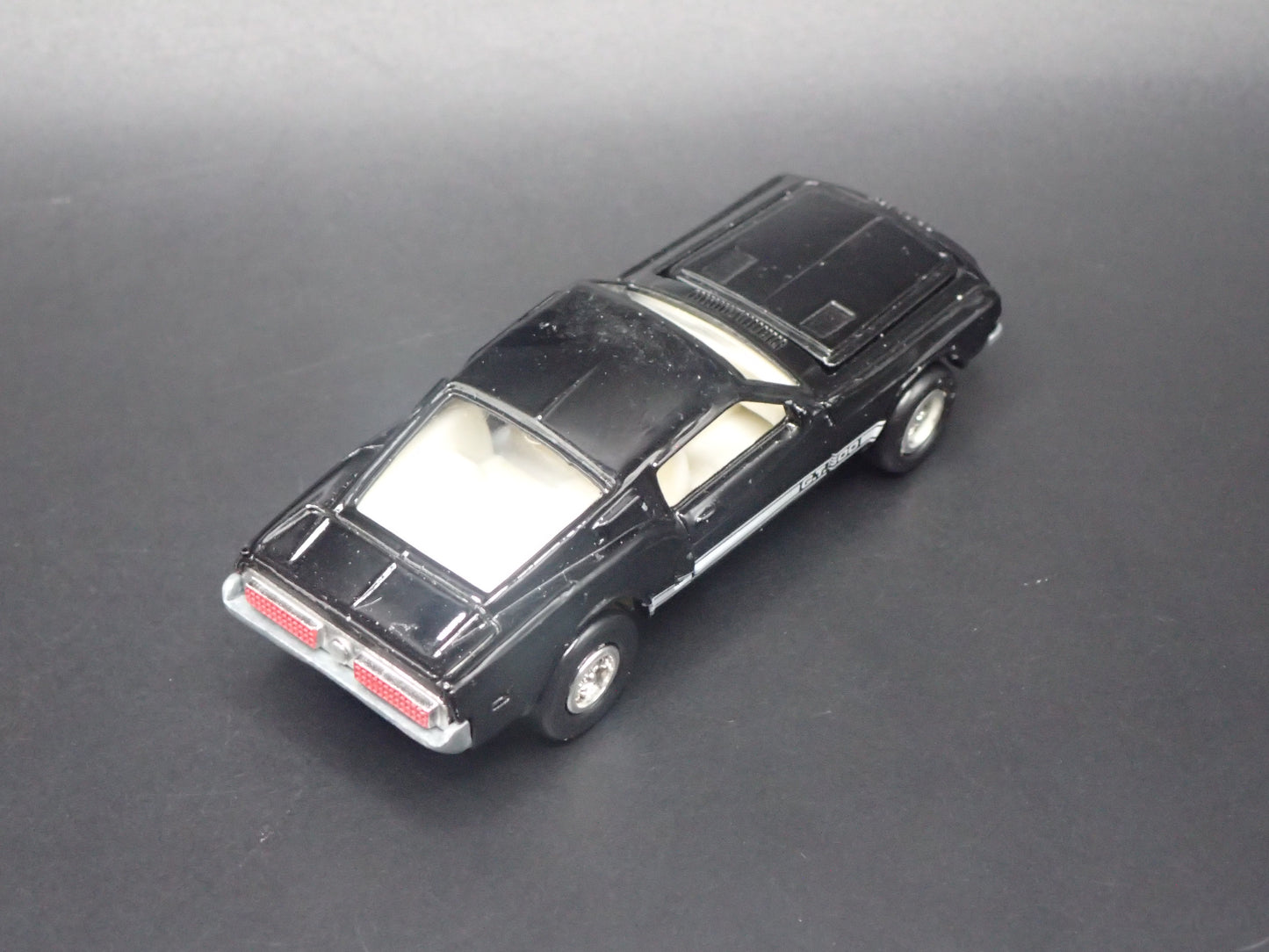 1968 68 FORD MUSTANG SHELBY GT500 BLACK 1:64 SCALE DIORAMA DIECAST MODEL CAR