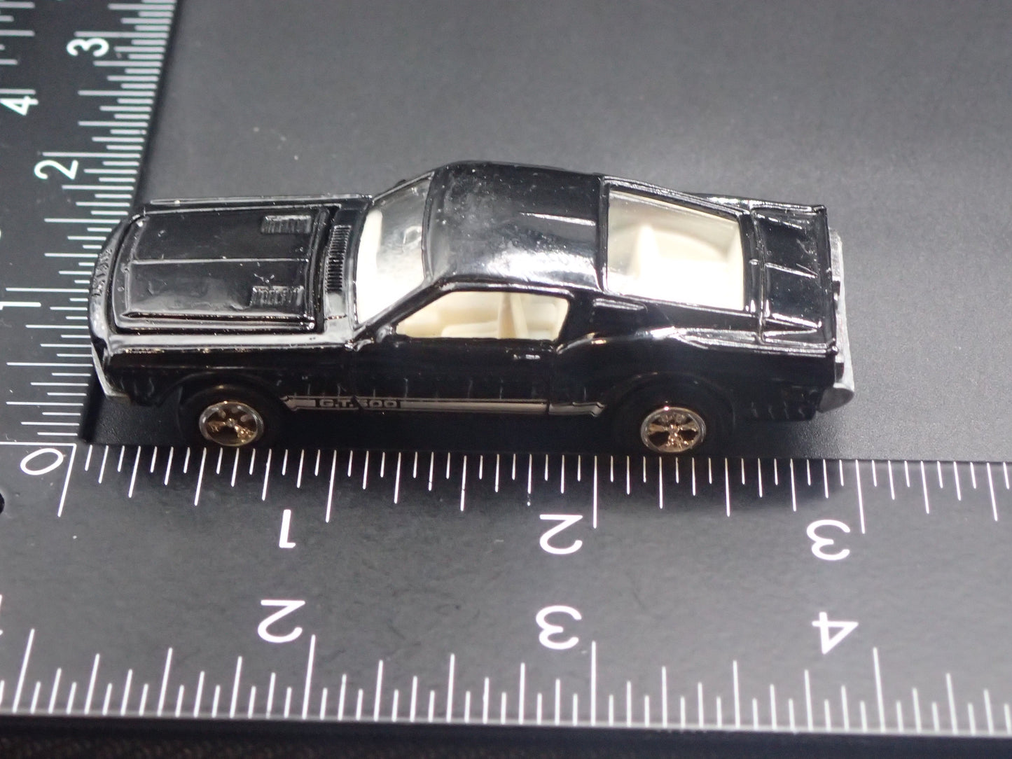 1968 68 FORD MUSTANG SHELBY GT500 BLACK 1:64 SCALE DIORAMA DIECAST MODEL CAR