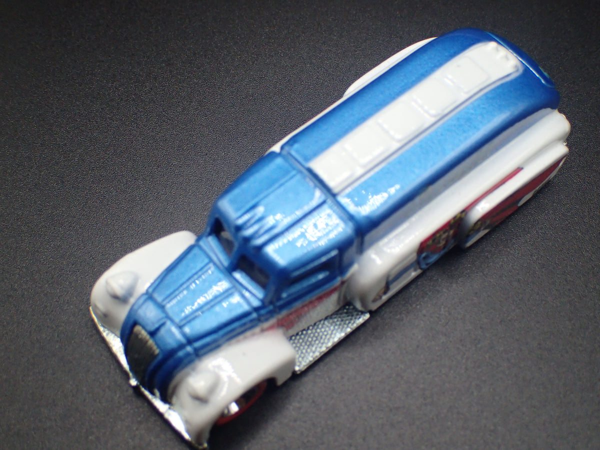 1938 38 DODGE AIRFLOW GAS OIL TANKER SUPERGIRL 1:64 SCALE DIECAST MODEL CAR