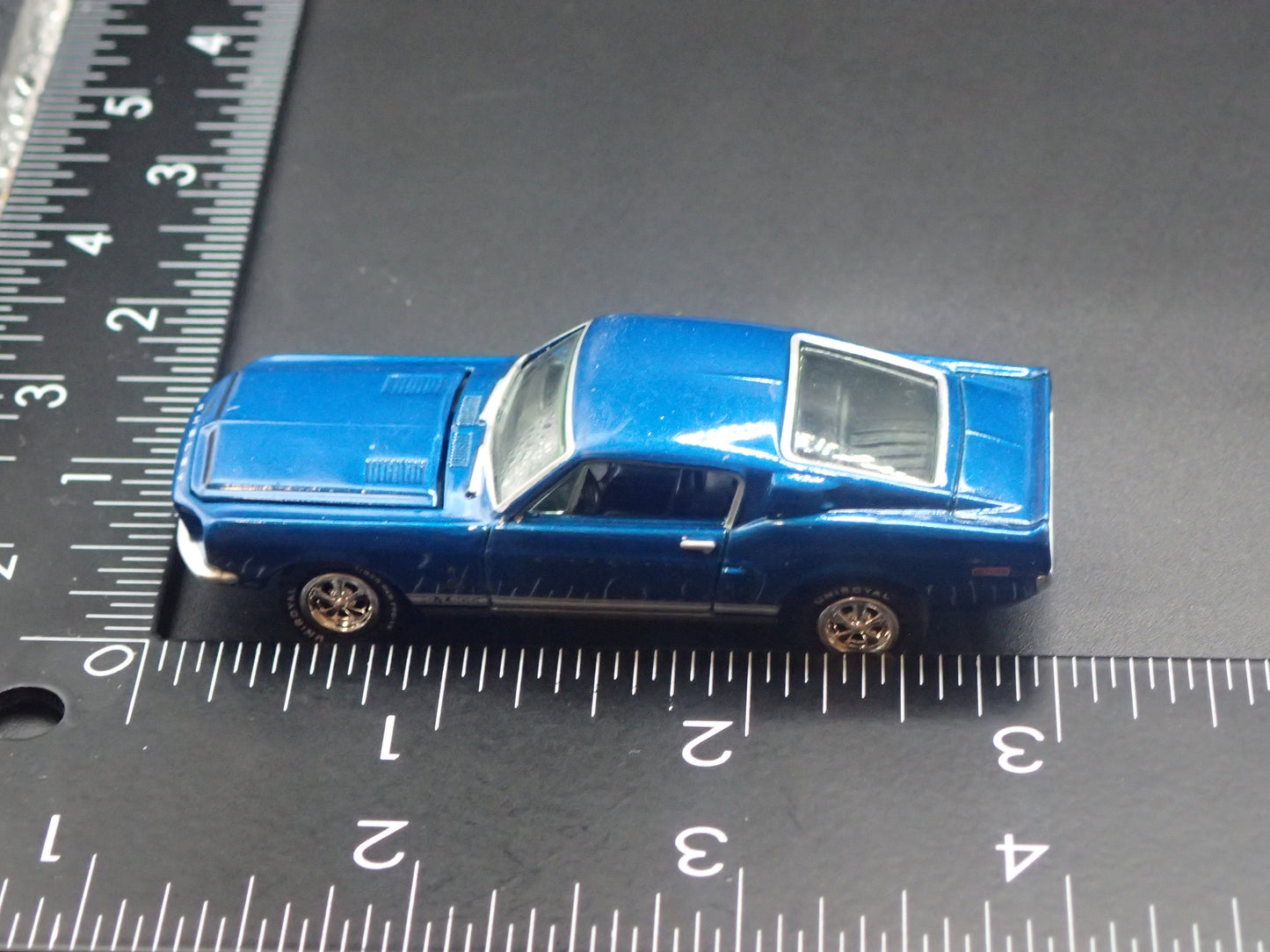 1968 68 FORD MUSTANG SHELBY GT500 BLUE 1:64 SCALE DIORAMA DIECAST MODEL CAR