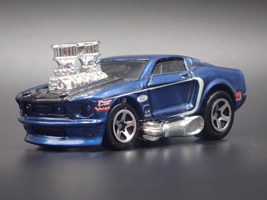 1968 68 FORD MUSTANG FASTBACK BLUE 1:64 SCALE COLLECTIBLE DIORAMA DIECAST MODEL CAR