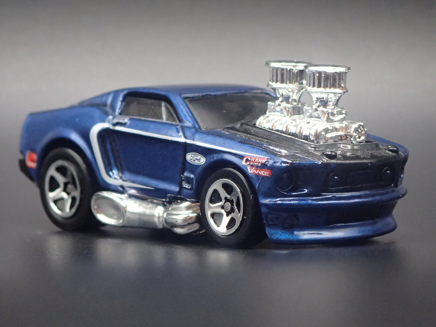 1968 68 FORD MUSTANG FASTBACK BLUE 1:64 SCALE COLLECTIBLE DIORAMA DIECAST MODEL CAR