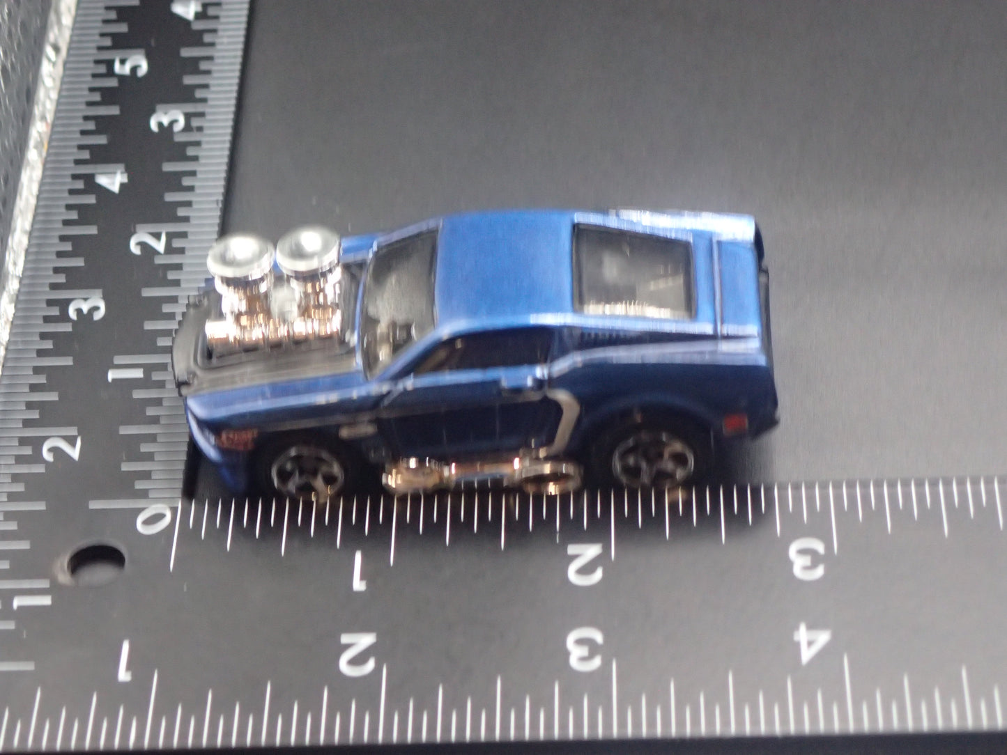 1968 68 FORD MUSTANG FASTBACK BLUE 1:64 SCALE COLLECTIBLE DIORAMA DIECAST MODEL CAR