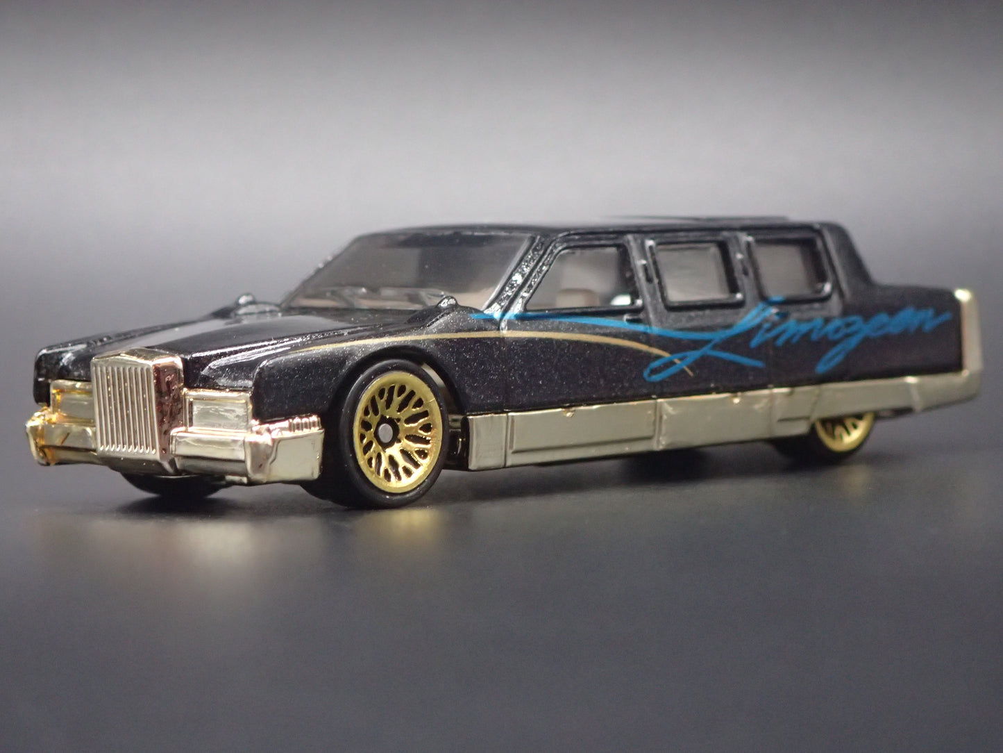STRETCH LIMOUSINE RARE 1:64 HW SCALE COLLECTIBLE DIORAMA DIECAST MODEL CAR