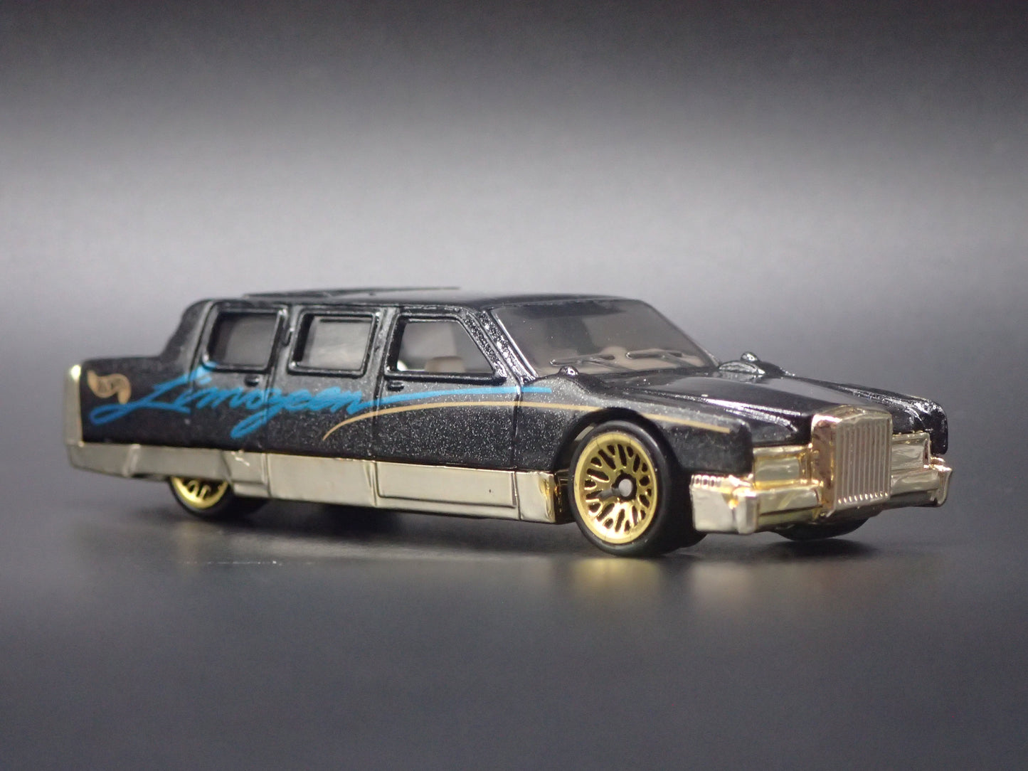 STRETCH LIMOUSINE RARE 1:64 HW SCALE COLLECTIBLE DIORAMA DIECAST MODEL CAR