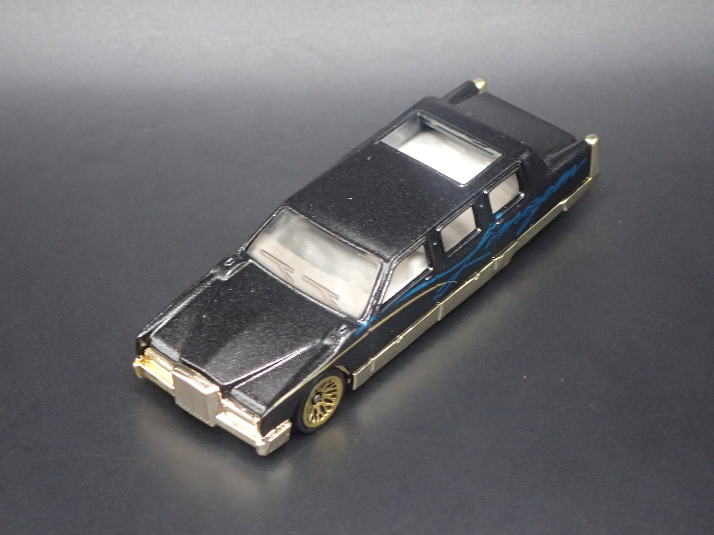 STRETCH LIMOUSINE RARE 1:64 HW SCALE COLLECTIBLE DIORAMA DIECAST MODEL CAR