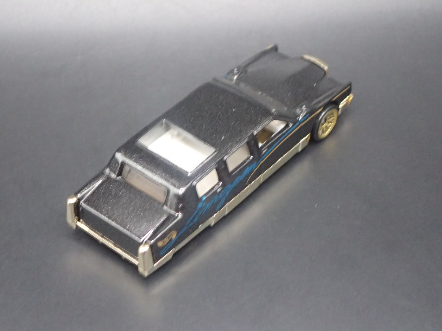 STRETCH LIMOUSINE RARE 1:64 HW SCALE COLLECTIBLE DIORAMA DIECAST MODEL CAR