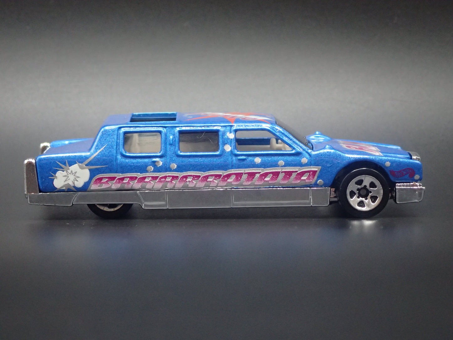STRETCH LIMOUSINE RARE 1:64 HW SCALE COLLECTIBLE DIORAMA DIECAST MODEL CAR