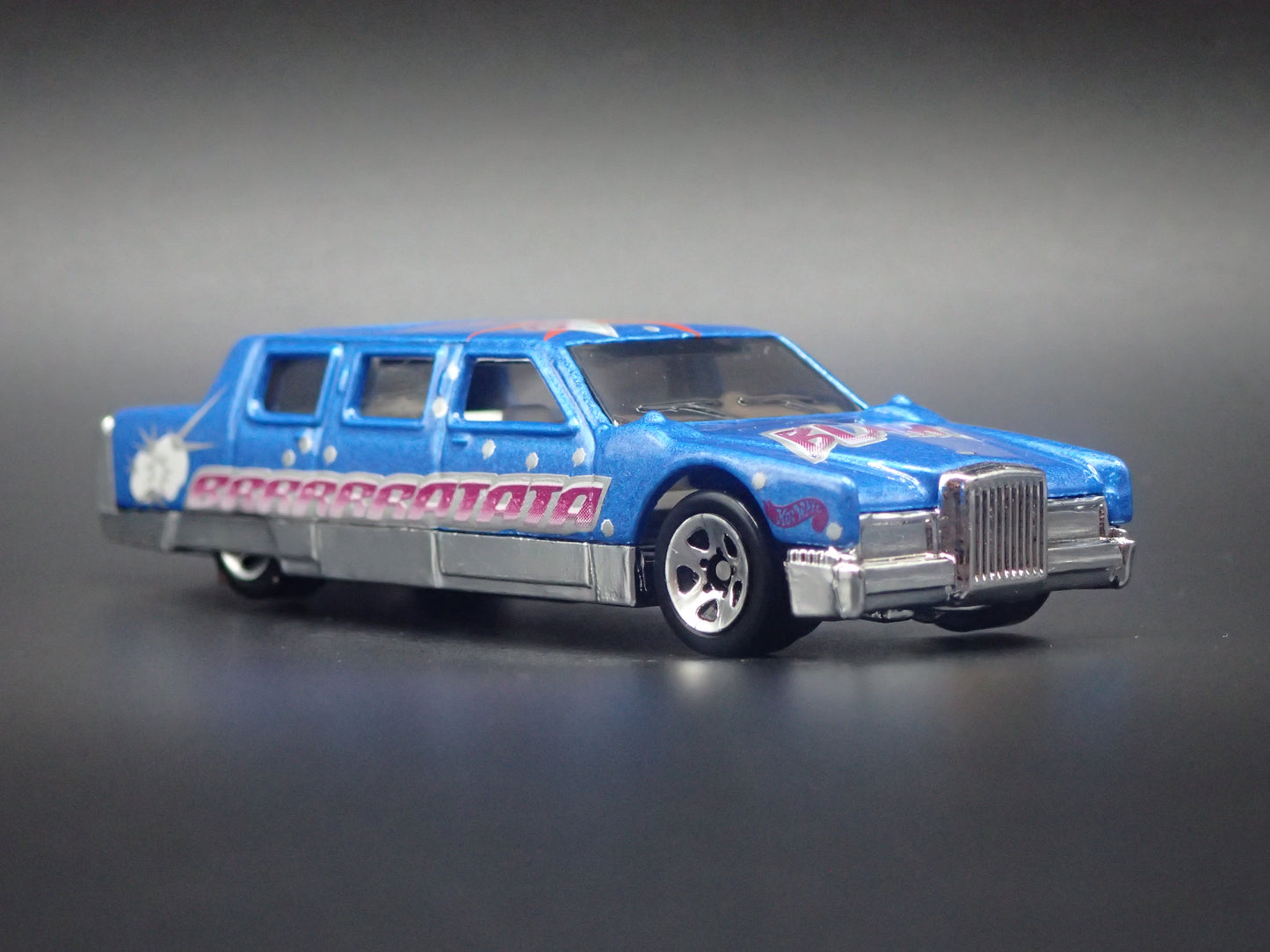 STRETCH LIMOUSINE RARE 1:64 HW SCALE COLLECTIBLE DIORAMA DIECAST MODEL CAR