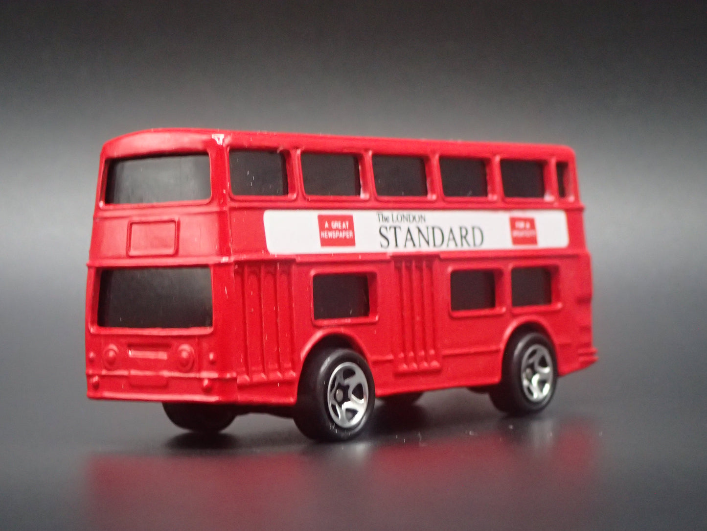 DOUBLE DECKER BUS LONDON RED 1:64 HW SCALE COLLECTIBLE DIORAMA DIECAST MODEL