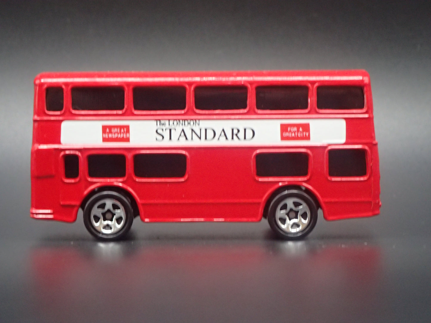 DOUBLE DECKER BUS LONDON RED 1:64 HW SCALE COLLECTIBLE DIORAMA DIECAST MODEL