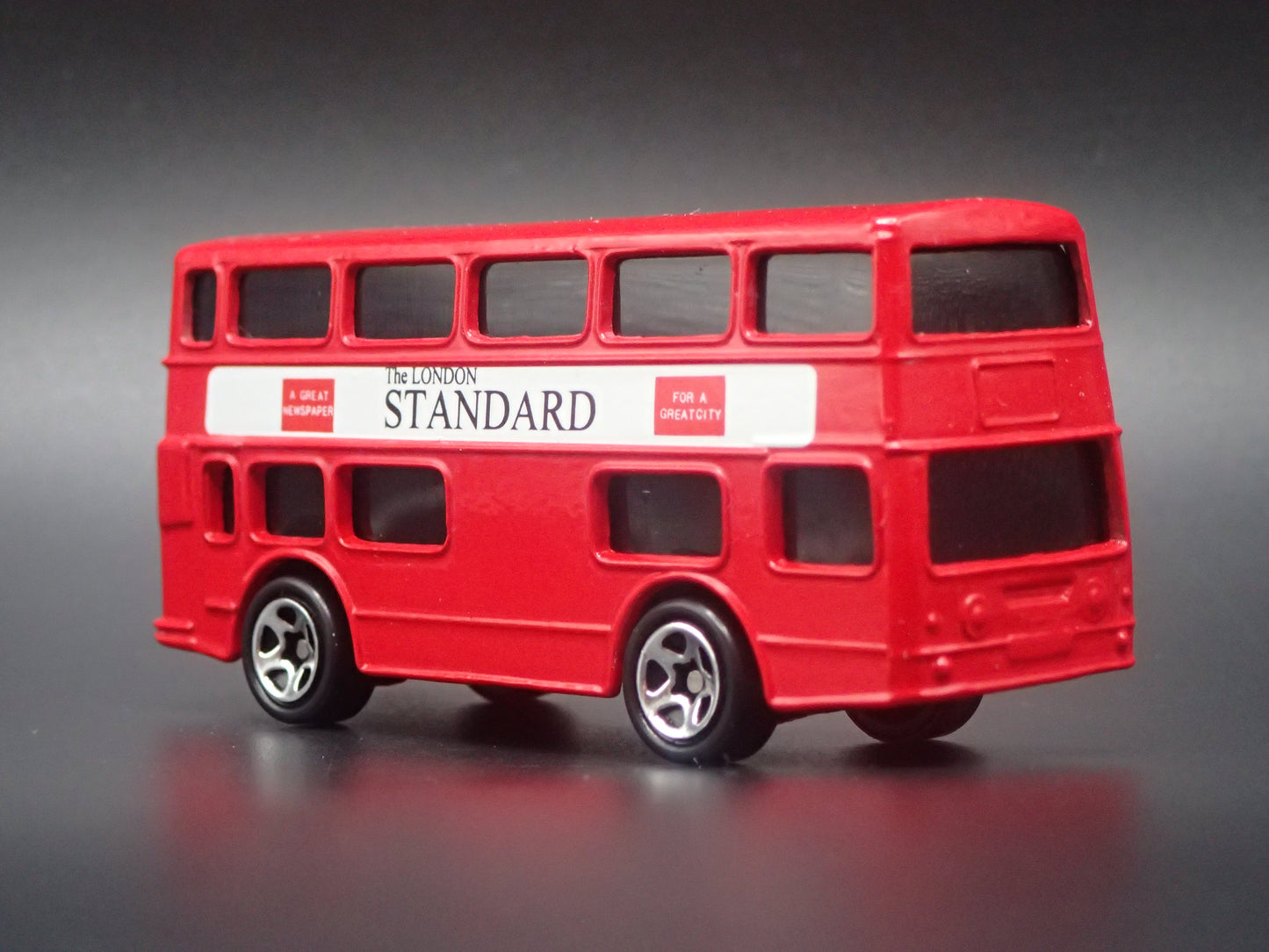 DOUBLE DECKER BUS LONDON RED 1:64 HW SCALE COLLECTIBLE DIORAMA DIECAST MODEL