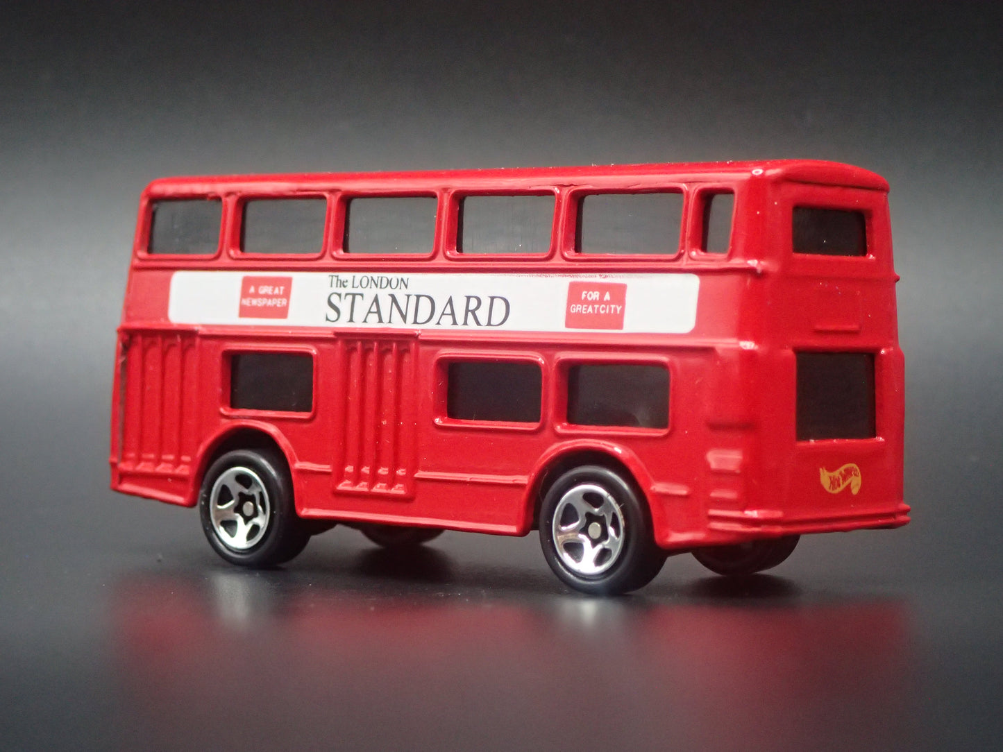 DOUBLE DECKER BUS LONDON RED 1:64 HW SCALE COLLECTIBLE DIORAMA DIECAST MODEL