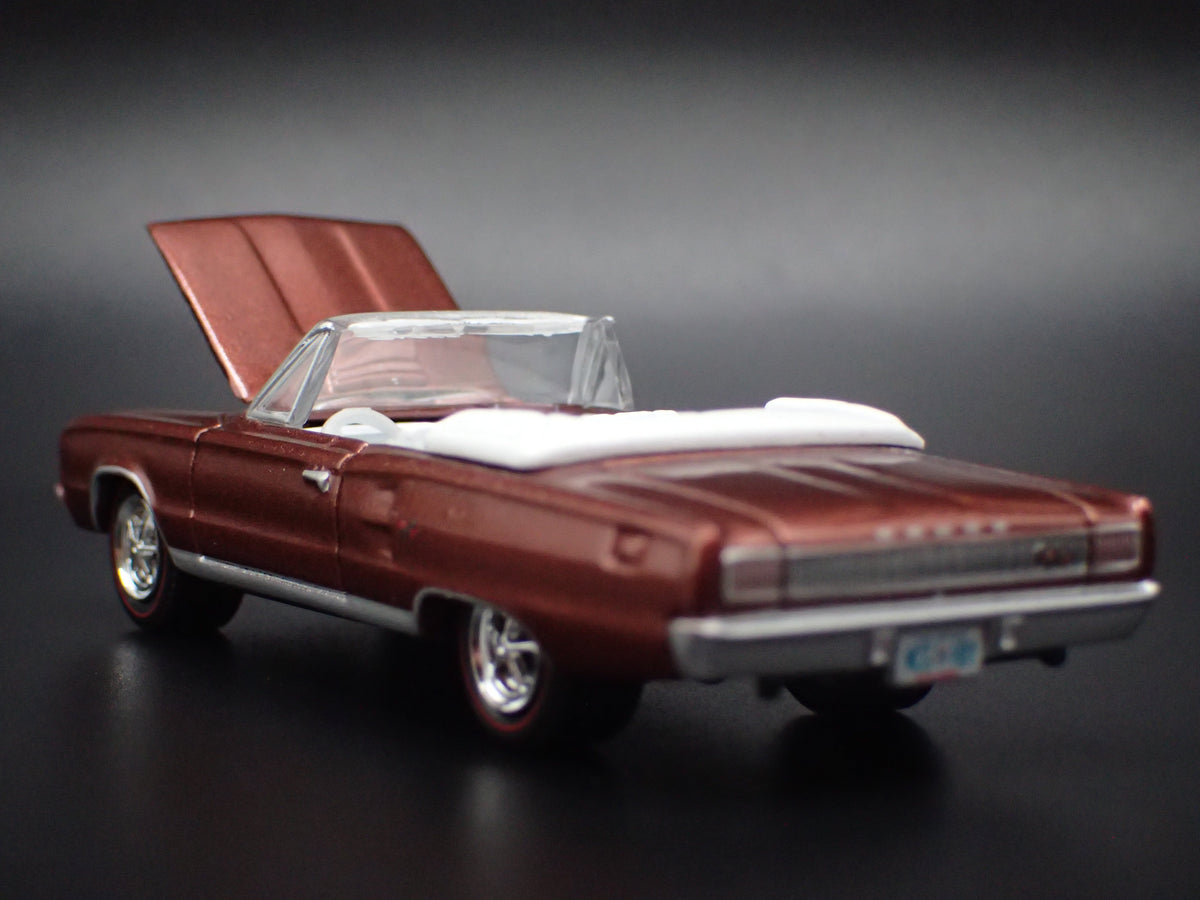 1967 67 DODGE CORONET R/T HEMI CONVERTIBLE BRONZE 1/64 SCALE DIECAST MODEL CAR