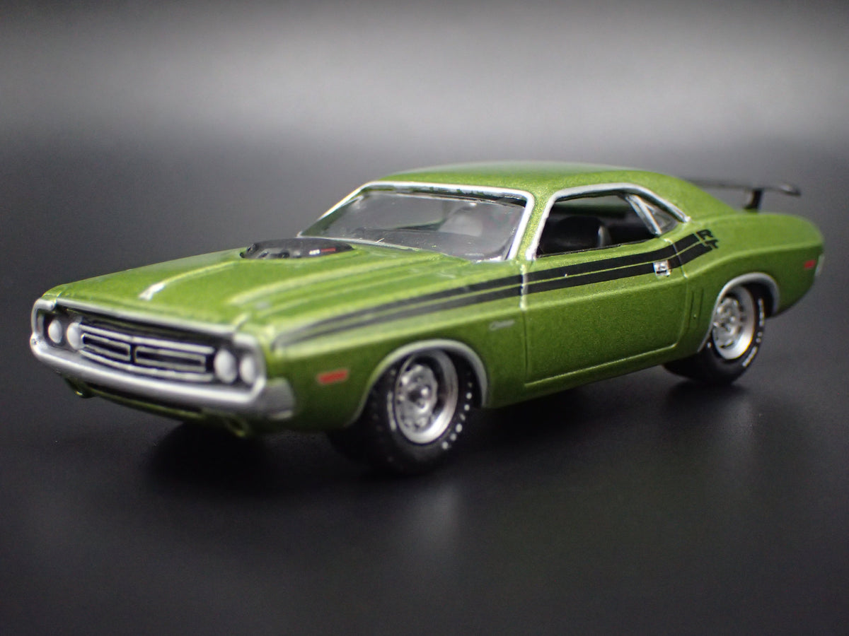 1971 71 DODGE CHALLENGER R/T GREEN 1/64 SCALE DIORAMA DIECAST MODEL CAR
