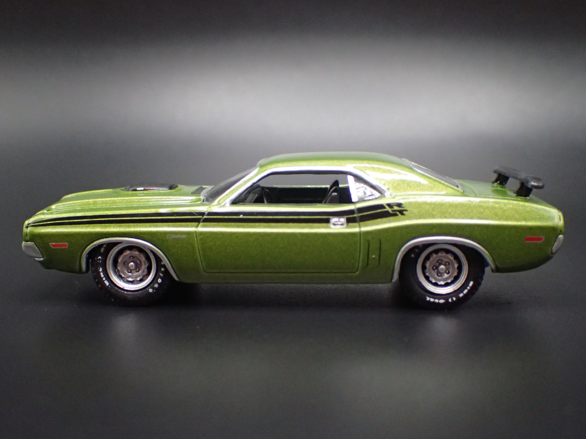 1971 71 DODGE CHALLENGER R/T GREEN 1/64 SCALE DIORAMA DIECAST MODEL CAR