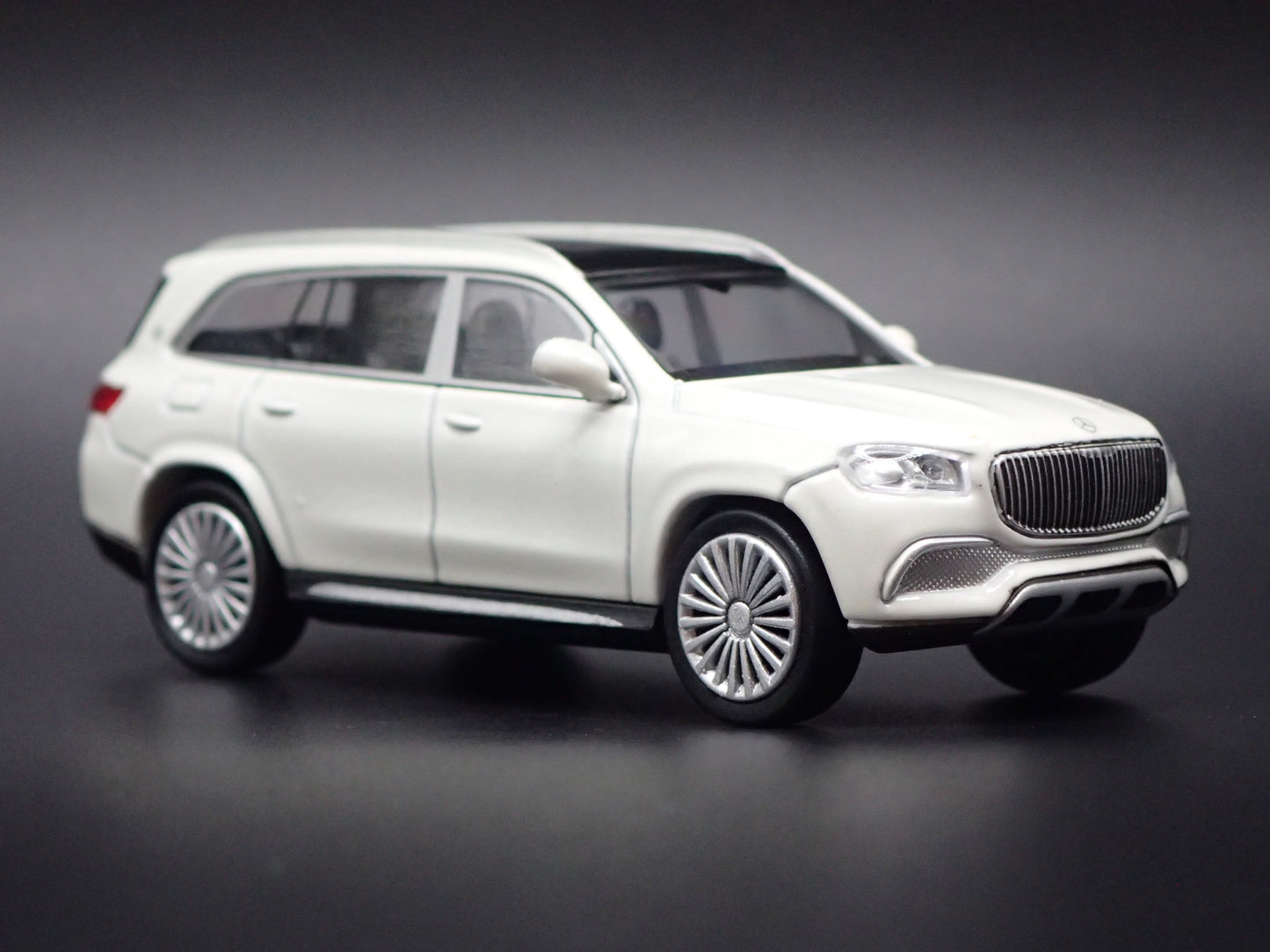 2020-2025 MERCEDES MAYBACH GLS 600 SUV WHITE 1:64 SCALE DIORAMA DIECAST MODEL CAR
