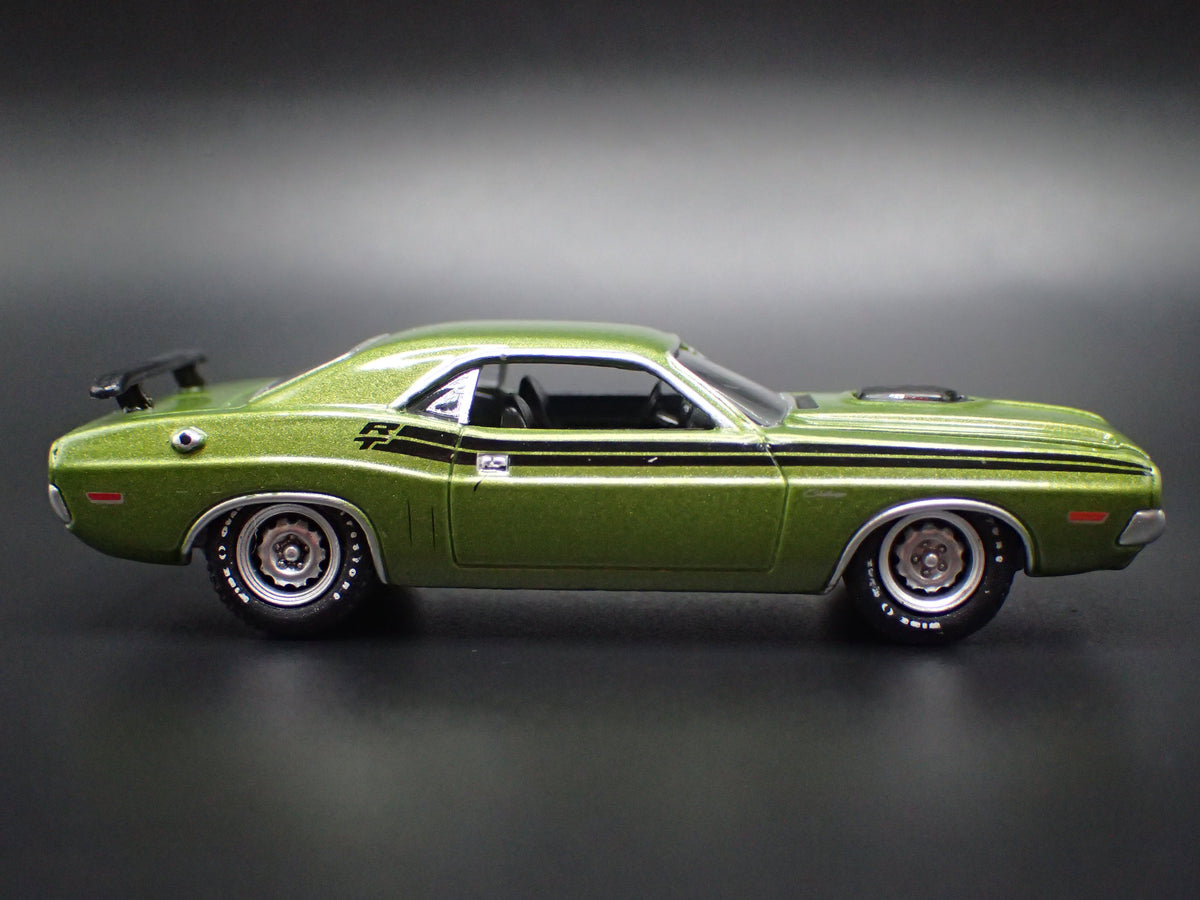 1971 71 DODGE CHALLENGER R/T GREEN 1/64 SCALE DIORAMA DIECAST MODEL CAR