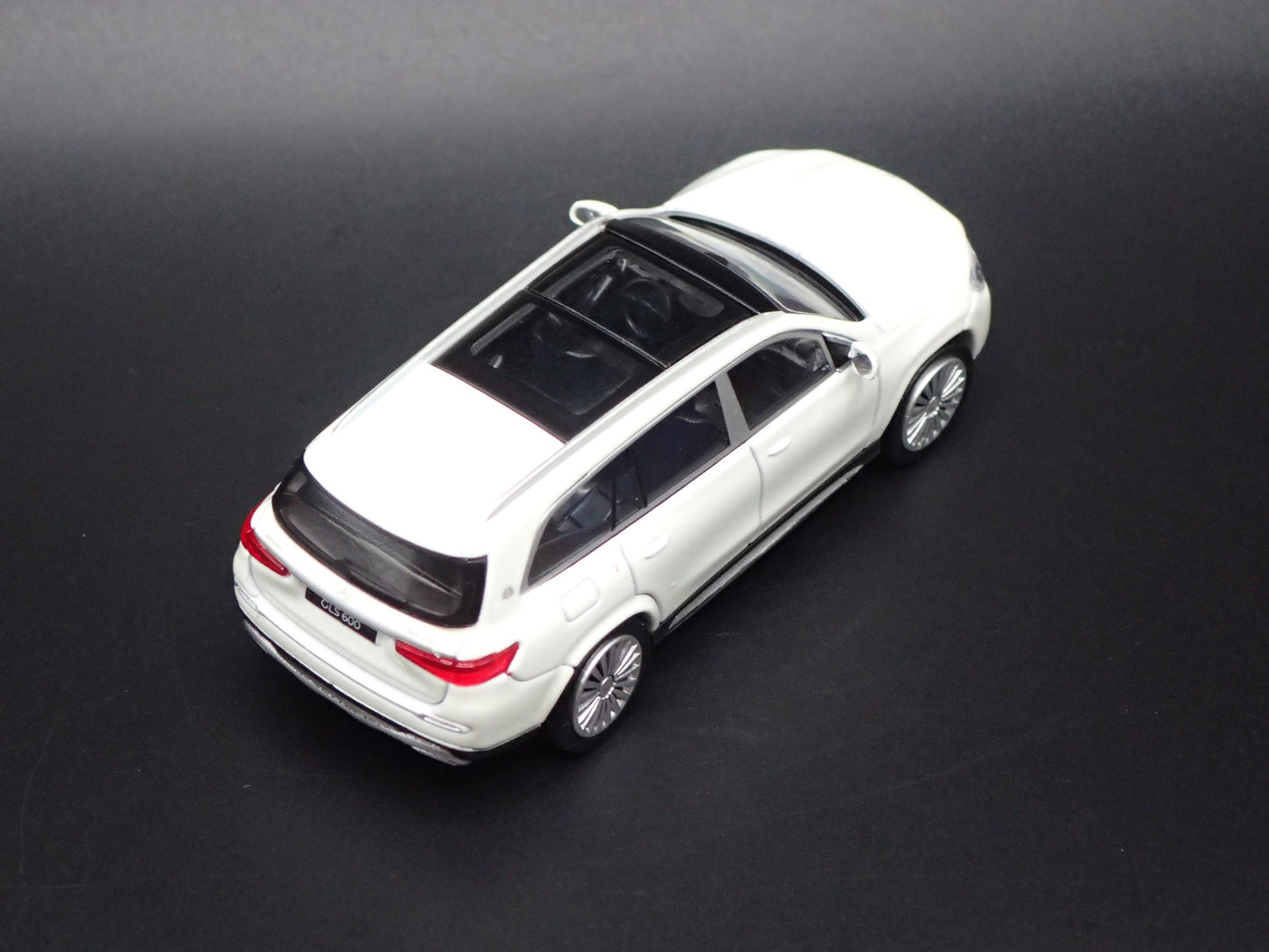 2020-2025 MERCEDES MAYBACH GLS 600 SUV WHITE 1:64 SCALE DIORAMA DIECAST MODEL CAR
