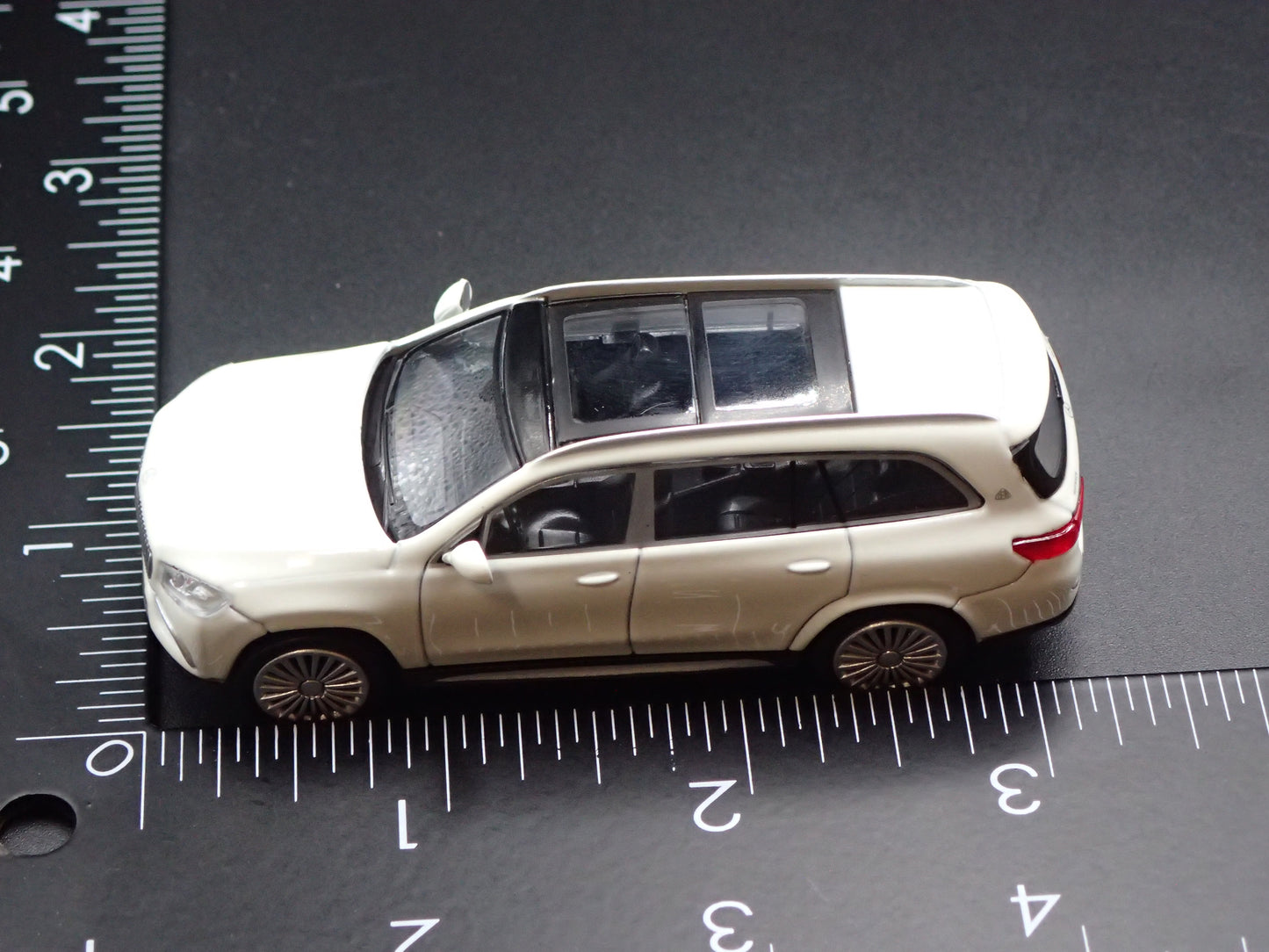 2020-2025 MERCEDES MAYBACH GLS 600 SUV WHITE 1:64 SCALE DIORAMA DIECAST MODEL CAR