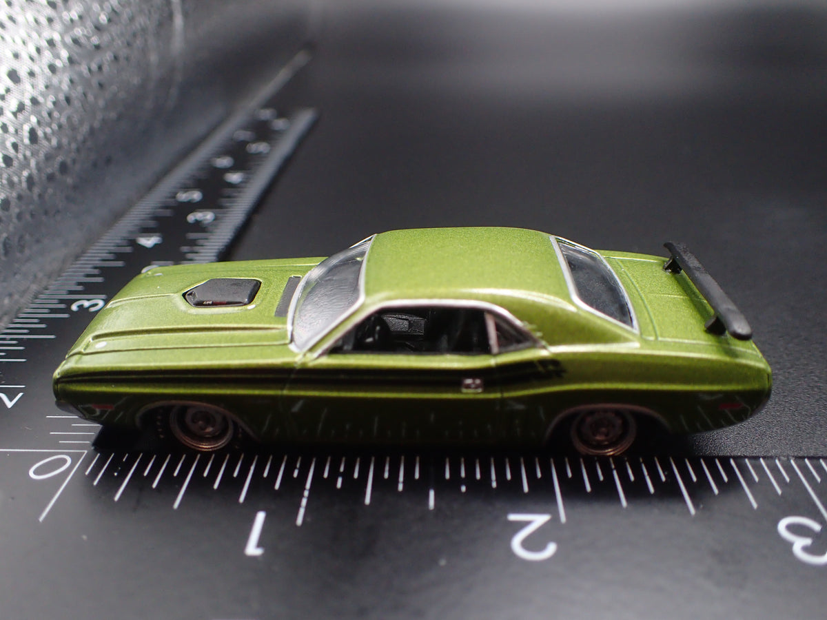 1971 71 DODGE CHALLENGER R/T GREEN 1/64 SCALE DIORAMA DIECAST MODEL CAR