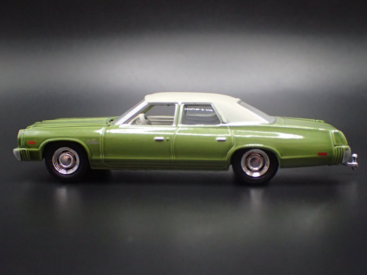 1974 74 DODGE MONACO 4 FOUR DOOR w HITCH 1:64 SCALE DIORAMA DIECAST MODEL CAR