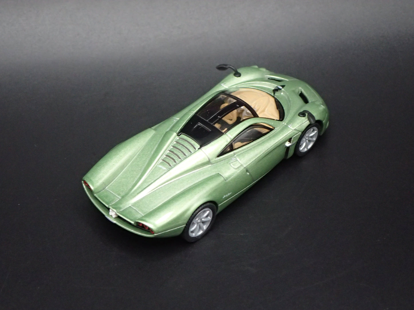 PAGANI HUAYRA CODALUNGA SUPERCAR 1:64 SCALE COLLECTIBLE DIORAMA DIECAST MODEL CAR