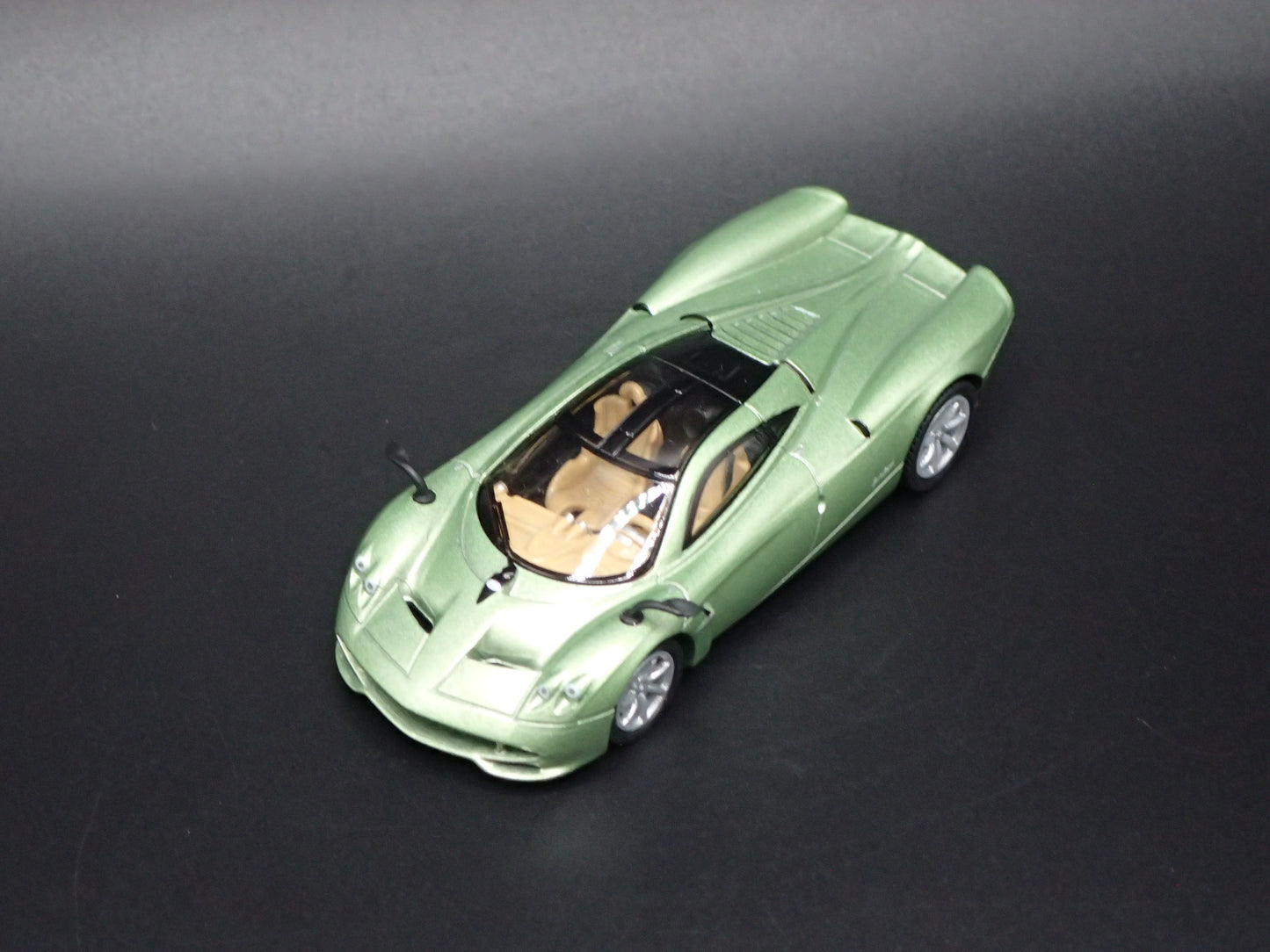 PAGANI HUAYRA CODALUNGA SUPERCAR 1:64 SCALE COLLECTIBLE DIORAMA DIECAST MODEL CAR