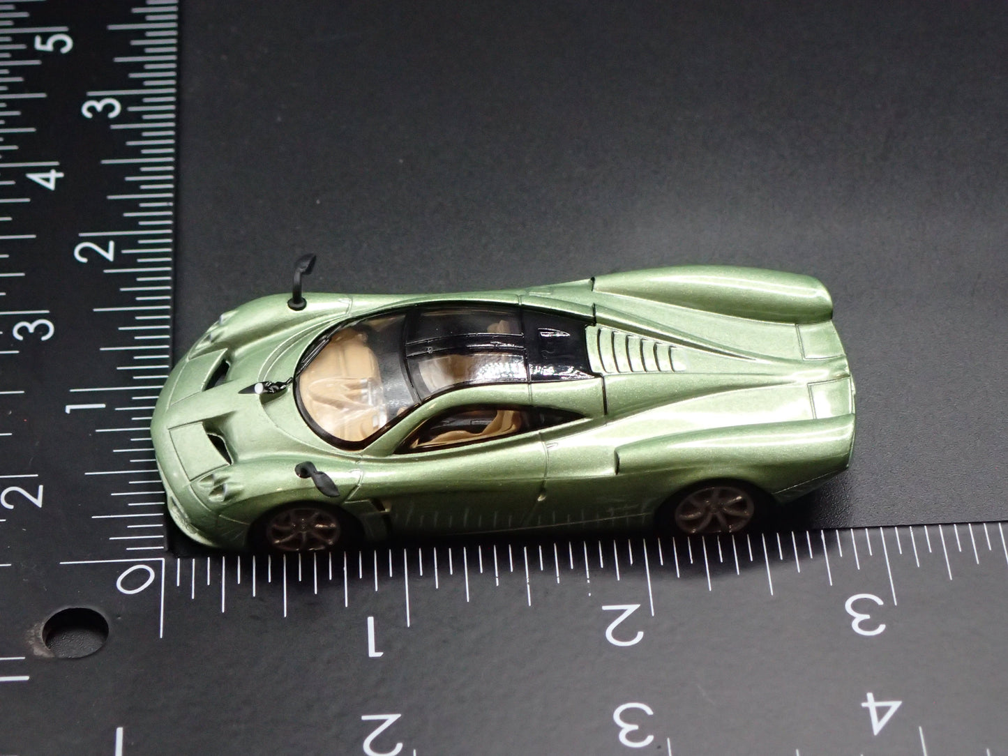 PAGANI HUAYRA CODALUNGA SUPERCAR 1:64 SCALE COLLECTIBLE DIORAMA DIECAST MODEL CAR