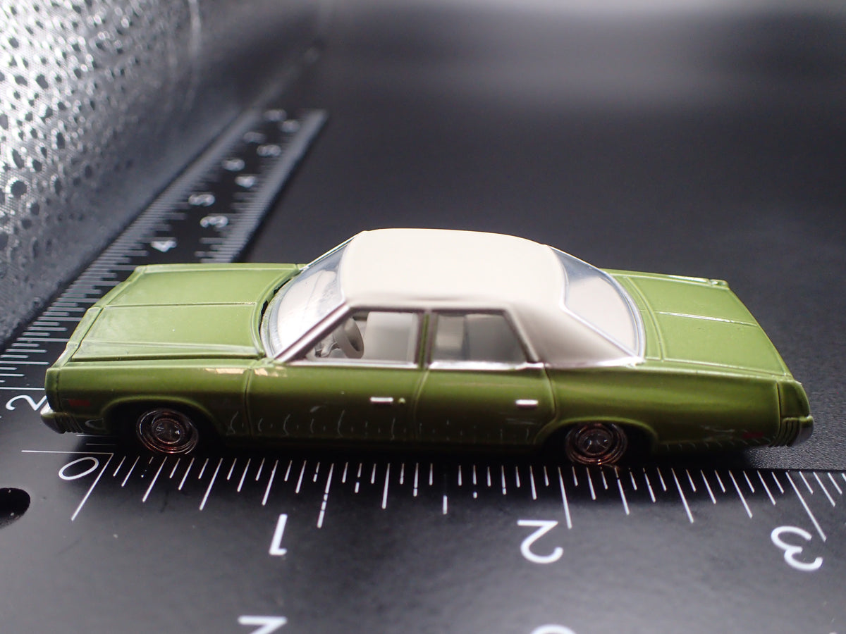 1974 74 DODGE MONACO 4 FOUR DOOR w HITCH 1:64 SCALE DIORAMA DIECAST MODEL CAR