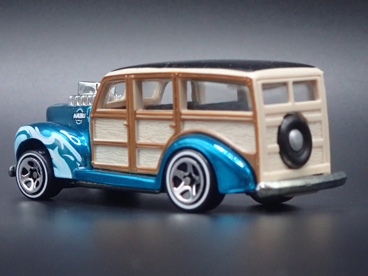 1940 40 FORD WOODIE WOODY STATION WAGON L. BLUE 1:64 SCALE DIORAMA DIECAST MODEL CAR