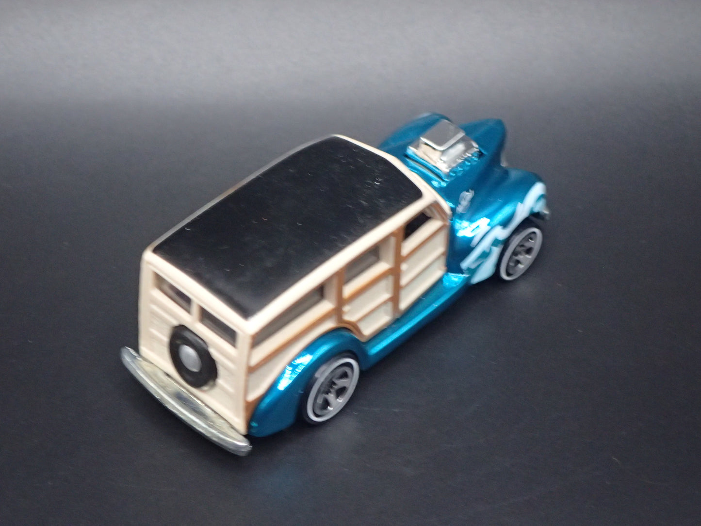 1940 40 FORD WOODIE WOODY STATION WAGON L. BLUE 1:64 SCALE DIORAMA DIECAST MODEL CAR