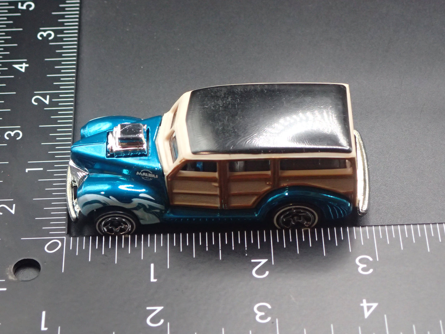 1940 40 FORD WOODIE WOODY STATION WAGON L. BLUE 1:64 SCALE DIORAMA DIECAST MODEL CAR