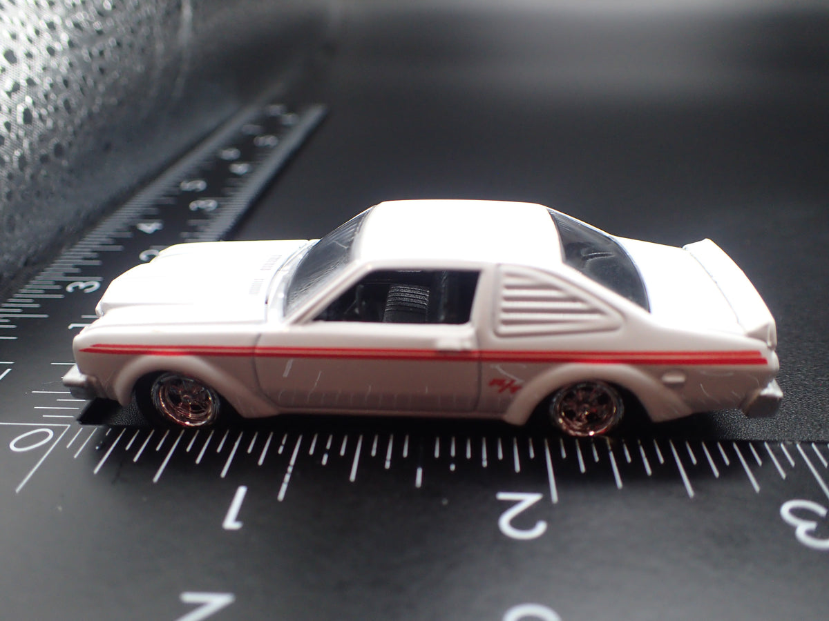 1976 76 DODGE ASPEN R/T WHITE 1/64 SCALE COLLECTIBLE DIECAST MODEL CAR