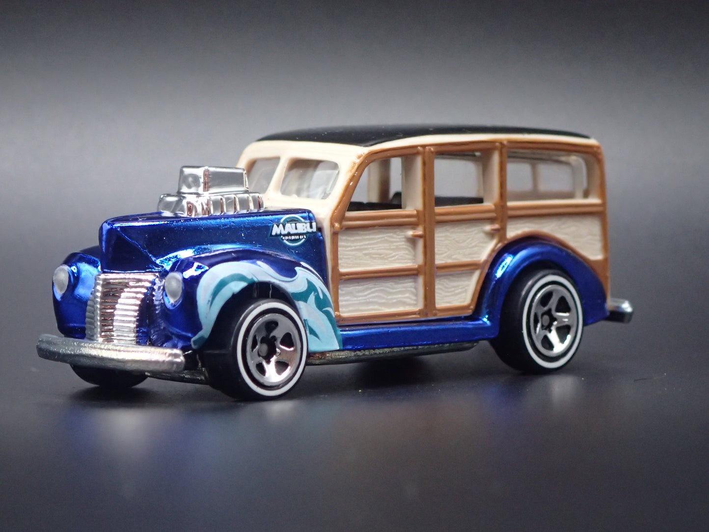 1940 40 FORD WOODIE WOODY STATION WAGON BLUE 1:64 SCALE DIORAMA DIECAST MODEL CAR
