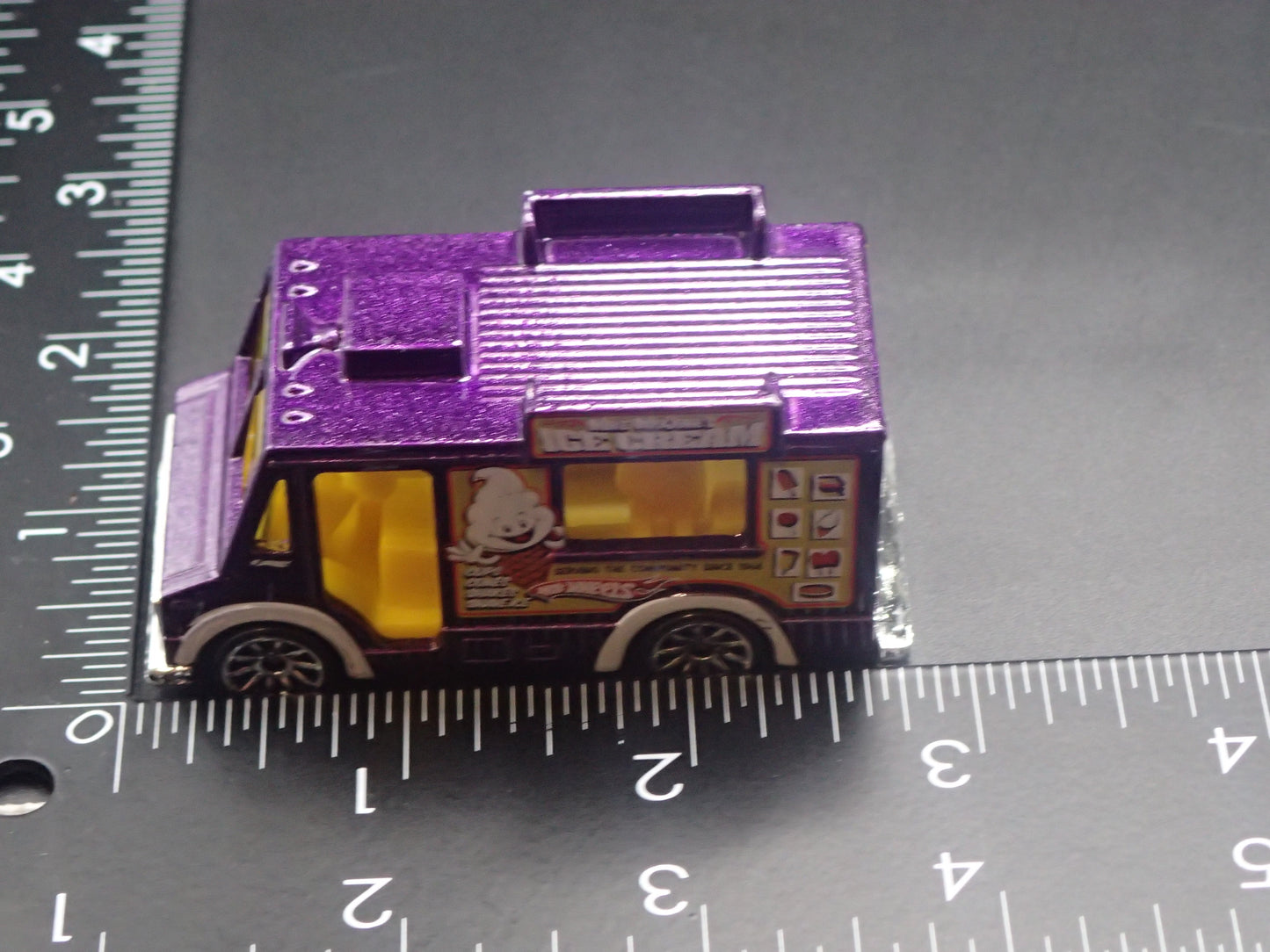 ICE CREAM FOOD TRUCK PURPLE 1:64 HW SCALE DIORAMA DIECAST MODEL CAR