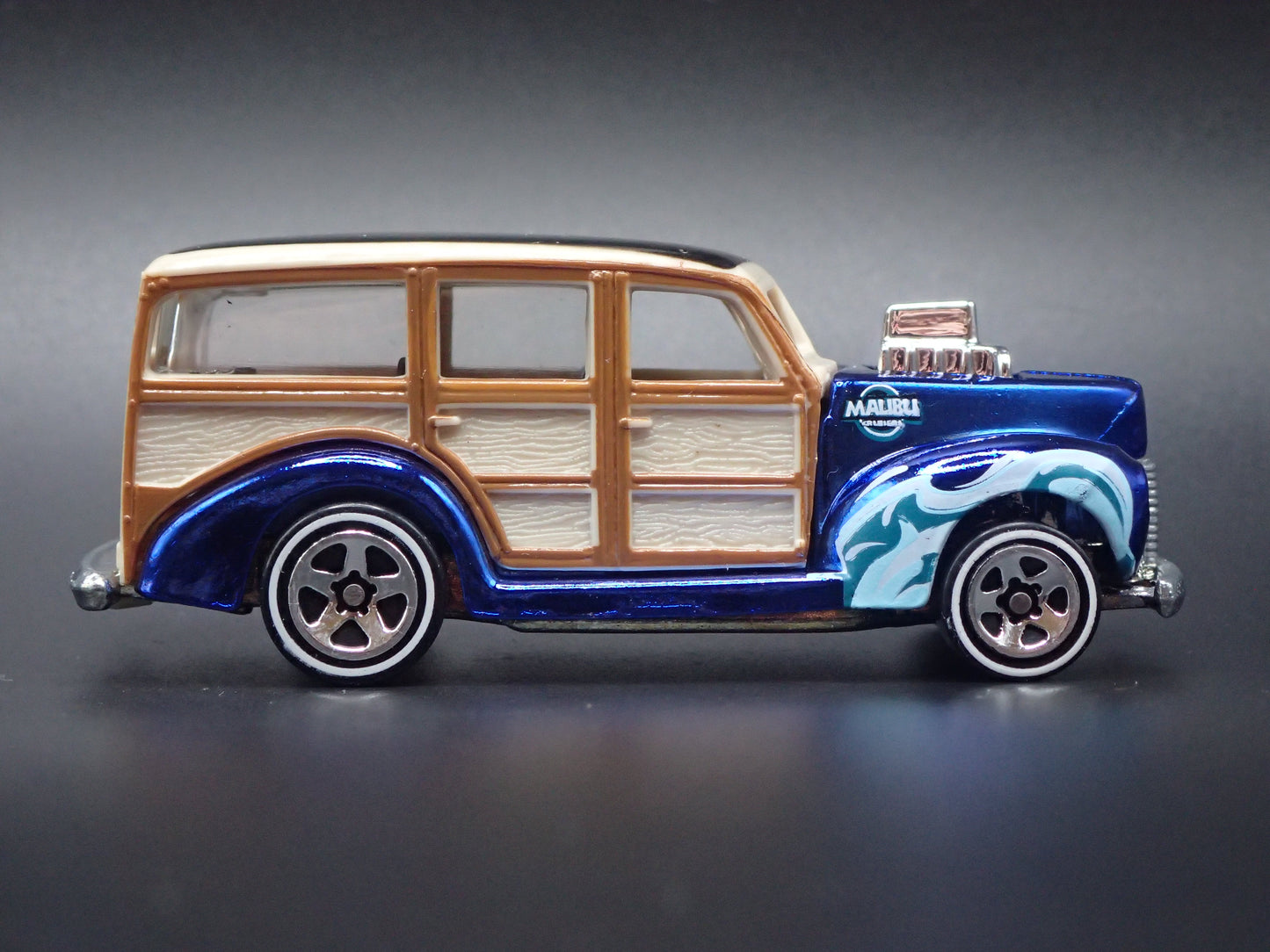 1940 40 FORD WOODIE WOODY STATION WAGON BLUE 1:64 SCALE DIORAMA DIECAST MODEL CAR