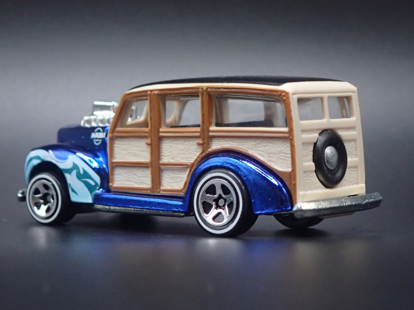 1940 40 FORD WOODIE WOODY STATION WAGON BLUE 1:64 SCALE DIORAMA DIECAST MODEL CAR