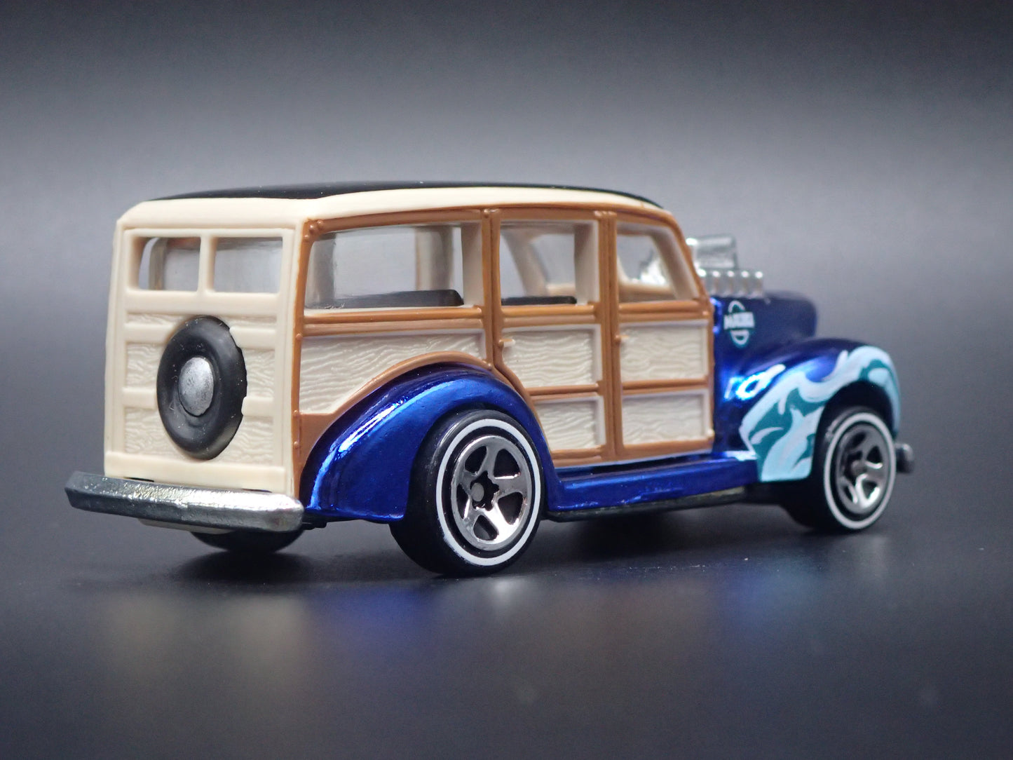 1940 40 FORD WOODIE WOODY STATION WAGON BLUE 1:64 SCALE DIORAMA DIECAST MODEL CAR