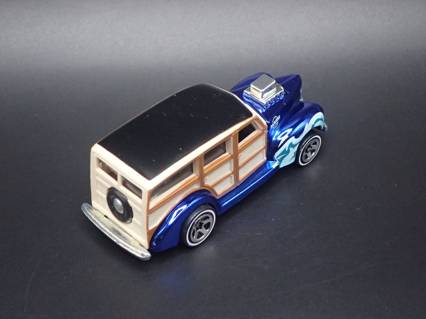 1940 40 FORD WOODIE WOODY STATION WAGON BLUE 1:64 SCALE DIORAMA DIECAST MODEL CAR